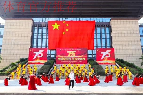 三万人齐唱《我和我的祖国》，球场变红色海洋